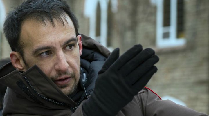 Alejandro Amenábar durante el rodaje de 'Regresión'