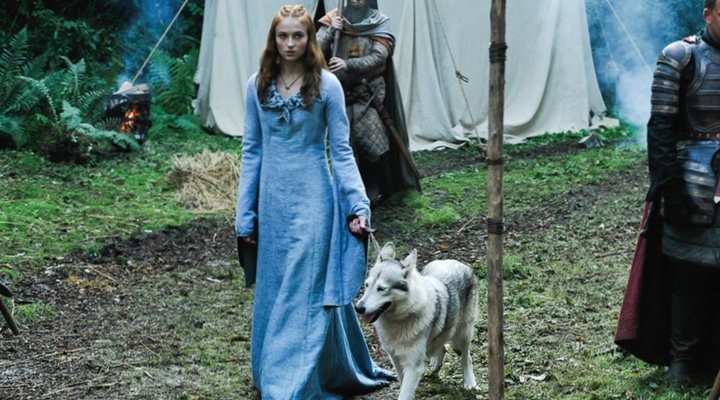 Sophie Turner y Lady en 'Juego de Tronos'