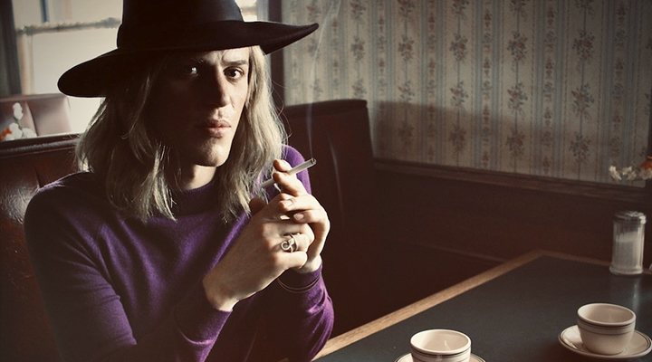 Johnny Flynn como David Bowie