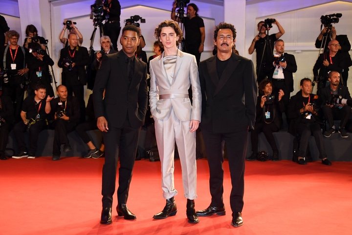 Kid Cudi, Timothee Chalamet y Haider Ackermann en la premiere de 'The King' en Venecia