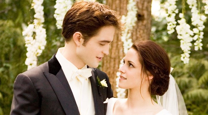 Robert Pattinson y Kristen Stewart en la saga Crepúsculo