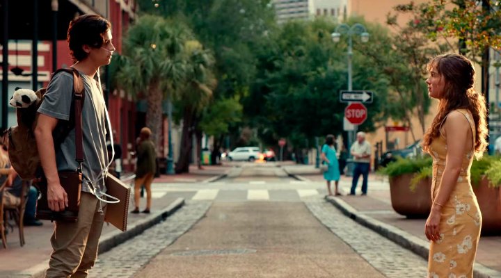 Cole Sprouse y Haley Lu Richardson en 'A dos metros de ti'