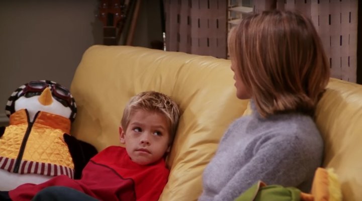 Cole Sprouse y Jennifer Aniston en 'Friends'