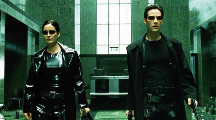 Keanu Reeves y Carie-Anne Moss en 'Matrix'