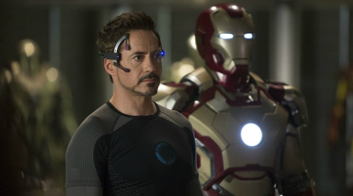 Robert Downey Jr. como Iron Man