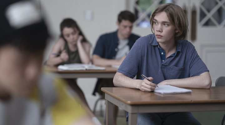 Charlie Plummer como Miles