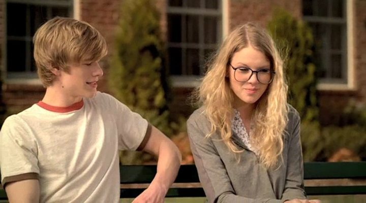  Lucas Till y Taylor Swift en 'You Belong With Me' 