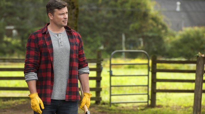 Tom Welling en Crisis en Tierras Infinitas