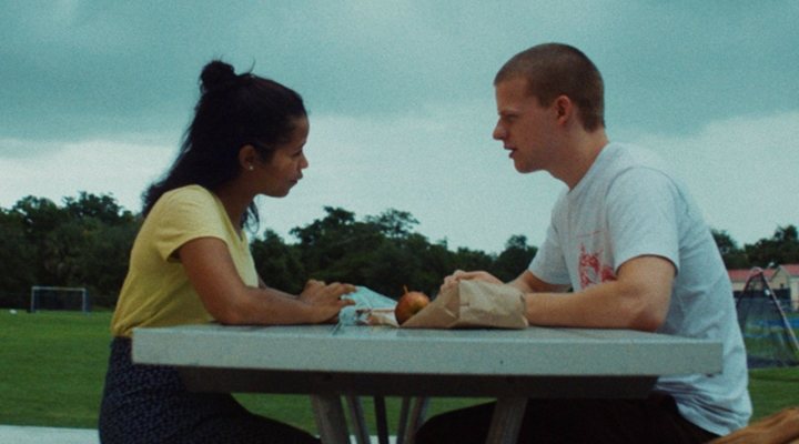 Taylor Russell y Lucas Hedges en 'Waves'