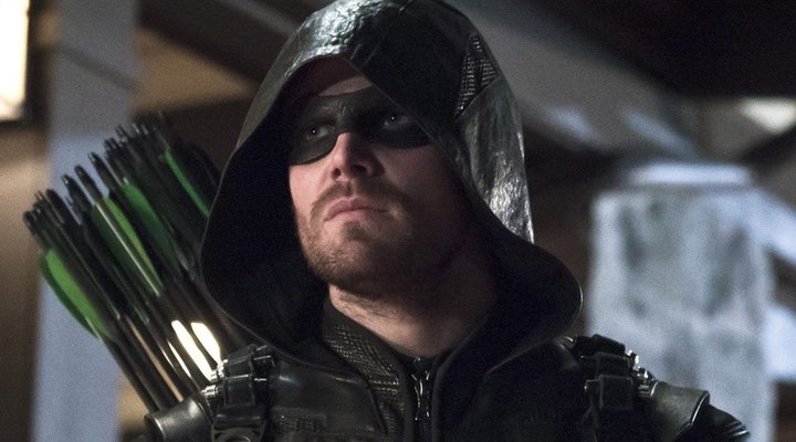 'Arrow' Stephen Amell Crisis en Tierras Infinitas