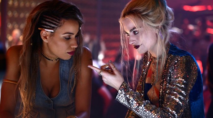  Jurnee Smollett-Bell como Canario Negro y Margot Robbie como Harley Quinn en 'Aves de presa'