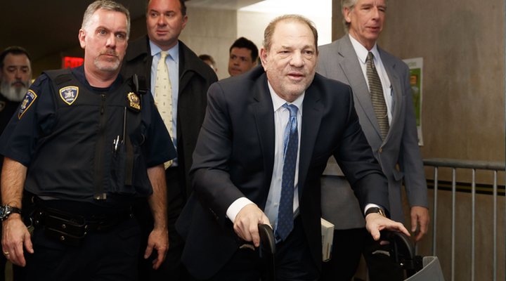 Harvey Weinstein (derecha)