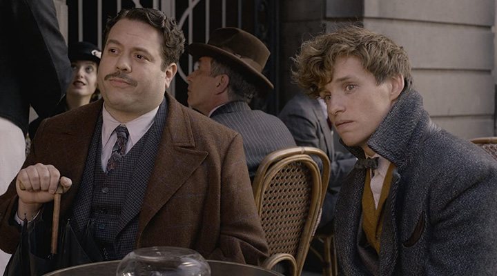 Dan Fogler y Eddie Redmayne en 'Animales Fantásticos: Los crímenes de Grindelwald'