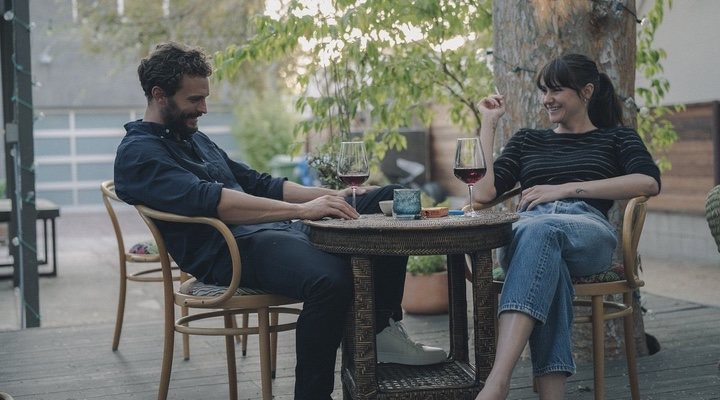  Jamie Dornan y Shailene Woodley en 'Endings, Beginnings'