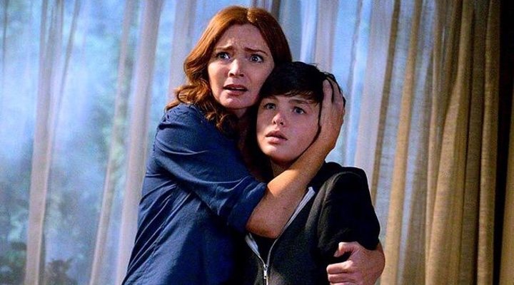 Brigid Brannagh y Logan Williams en 'Supernatural'