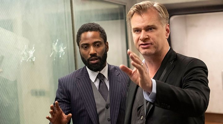  Christopher Nolan dirigiendo a John David Washington en 'Tenet'