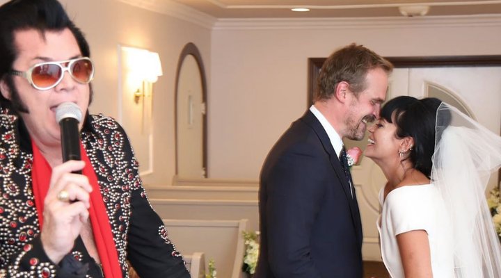 David Harbour y Lily Allen se casan en Las Vegas