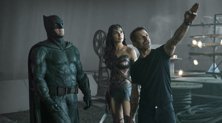 Zack Snyder con Ben Affleck y Gal Gadot en el rodaje de 'Liga de la justicia'