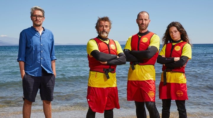 Dani Rovira con el director y los protagonistas de 'Mediterráneo'