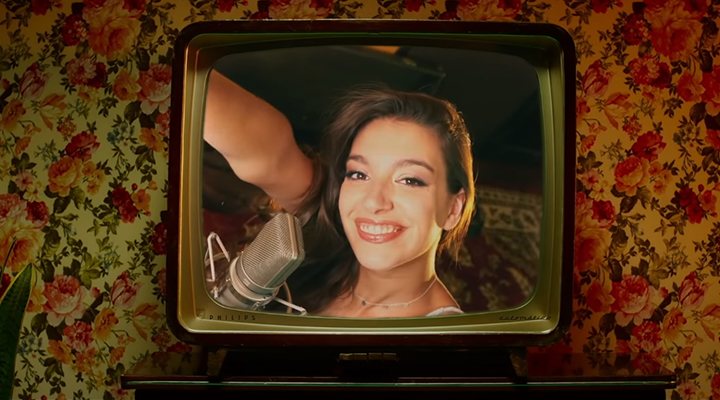 Ana Guerra en el videoclip de 'En el amor todo es empezar'