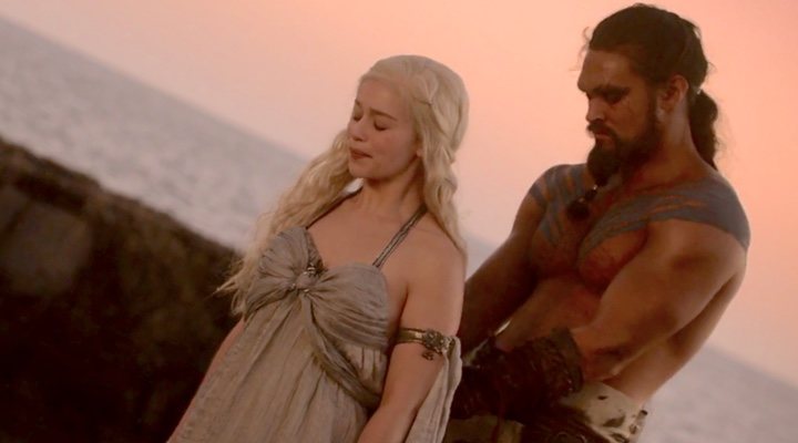  Emilia Clarke y Jason Momoa en 'Game Of Thrones'