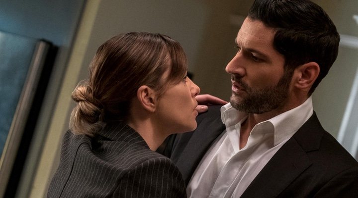  Lauren German y Tom Ellis en 'Lucifer'