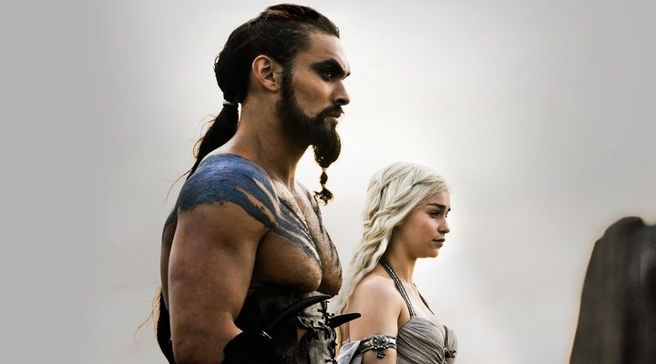 Jason Momoa y Emilia Clarke en 'Juego de Tronos'