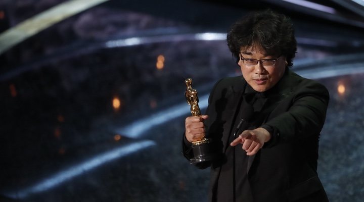 Bong Joon-ho en la gala de los Oscar 2020