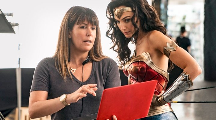  Patty Jenkins y Gal Gadot en el set de 'Wonder Woman'