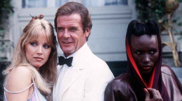  Tanya Roberts, chica Bond en 'Panorama para matar', junto a Roger Moore