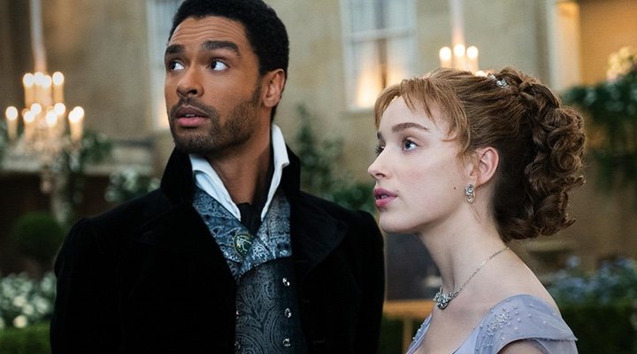  Regé-Jean Page y Phoebe Dynevor en 'Los Bridgerton'