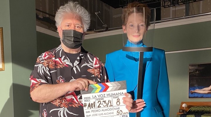 Pedro Almodóvar y Tilda Swinton rodando 'La voz humana'