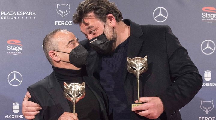 Eduard Fernández y Hovik Keuchkerian en los premios Feroz 2021