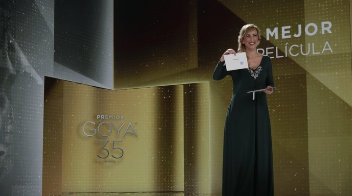 La enfermera Ana María Ruiz anuncia el Goya a Mejor Película