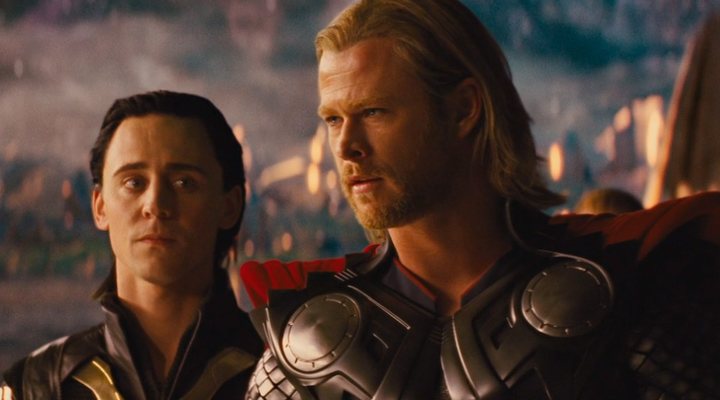 Tom Hiddleston y Chris Hemsworth en 'Thor'