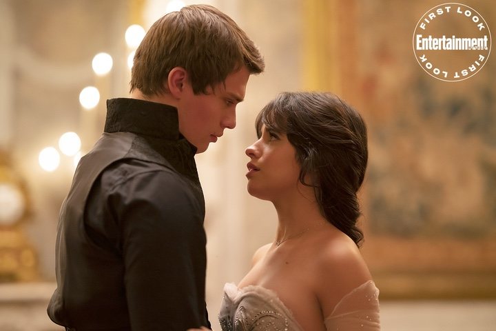 Nicholas Galitzine y Camila Cabello en 'Cenicienta'