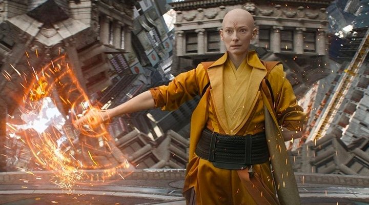 Tilda Swinton como el Anciano en 'Doctor Strange'