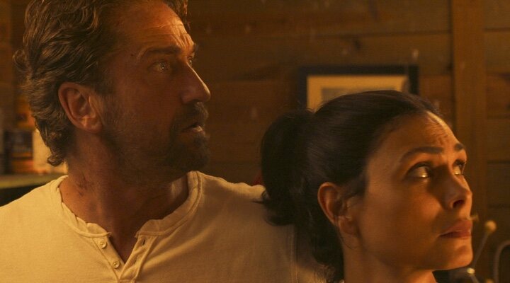 Gerard Butler y Morena Baccarin en 'Greenland: El último refugio'