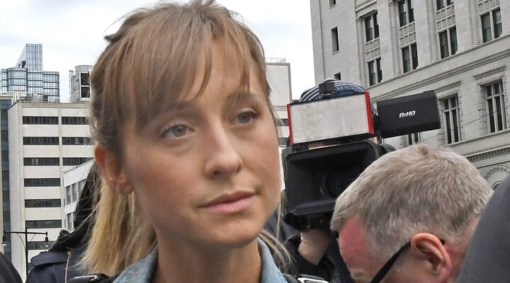 Allison Mack en el juicio en 2019