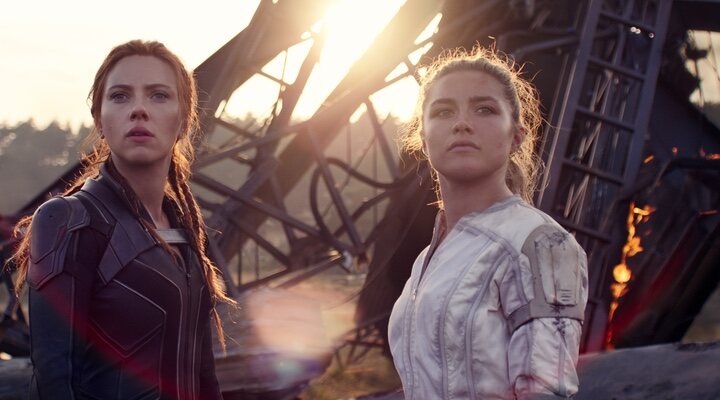  Scarlett Johansson y Florence Pugh en 'Viuda Negra'