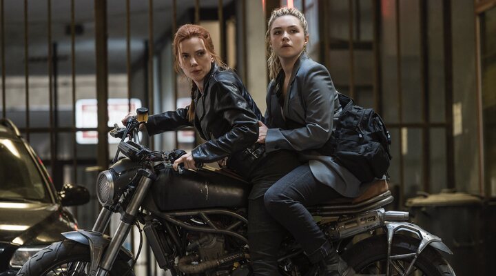 Scarlett Johansson y Florence Pugh en 'Viuda Negra'