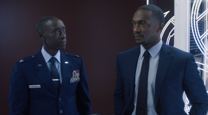 Don Cheadle y Anthony Mackie en 'Falcon y el Soldado de Invierno'