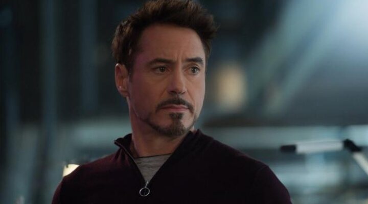 Robert Downey Jr. como Tony Stark