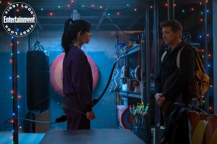 Hailee Steinfeld y Jeremy Renner en 'Ojo de Halcón'