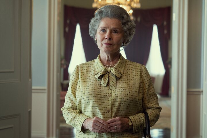 Imelda Staunton como la Reina Isabel II en 'The Crown'