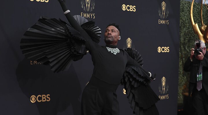 Billy Porter en la alfombra roja de los Premios Emmy 2021