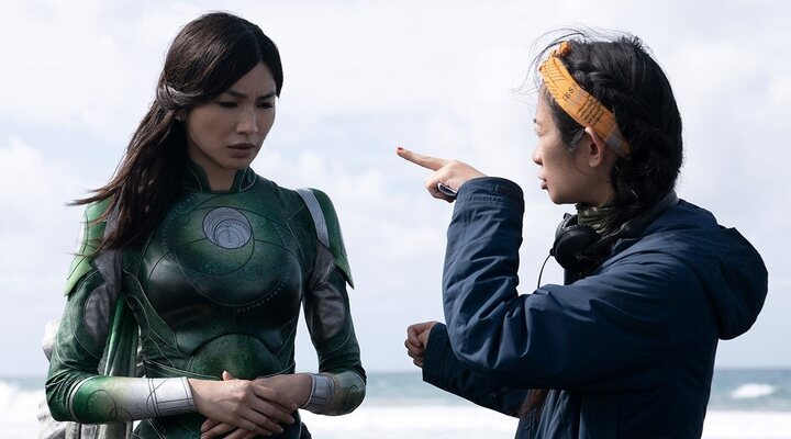  Gemma Chan y Chloé Zhao en 'Eternals' (2021)