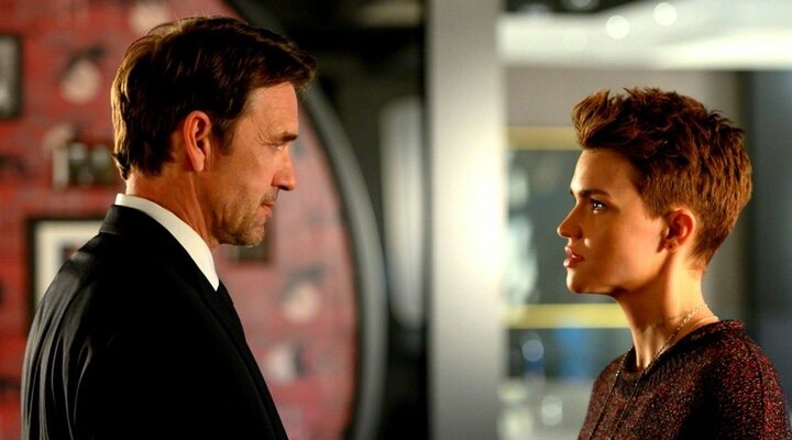  Dougray Scott y Ruby Rose en 'Batwoman'