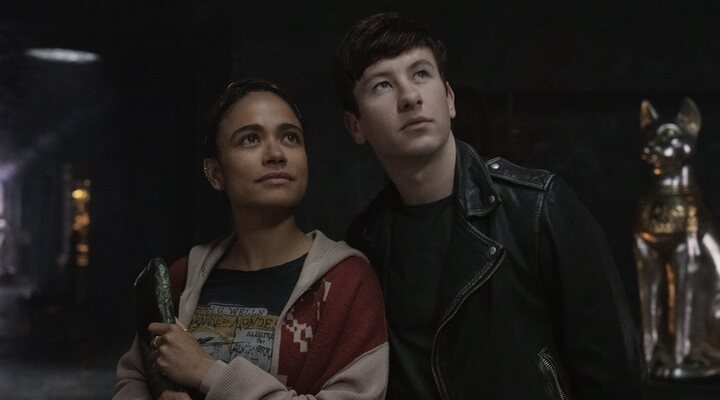 Lauren Ridloff y Barry Keoghan en 'Eternals'