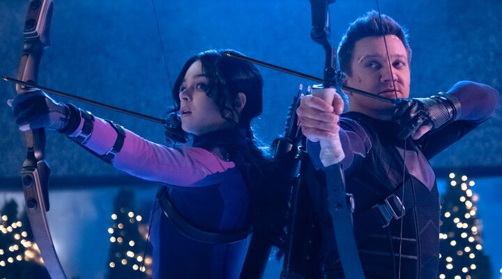 Hailee Steinfeld y Jeremy Renner en 'Ojo de Halcón'